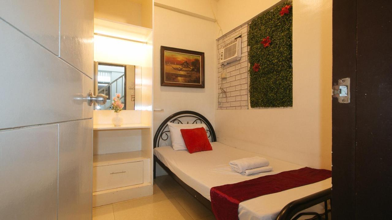 Nearest Hostel Pasay City By Reddoorz Buitenkant foto
