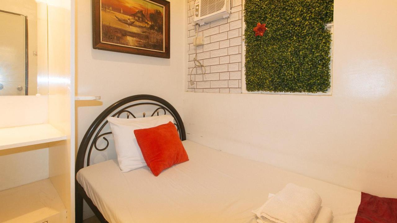 Nearest Hostel Pasay City By Reddoorz Buitenkant foto