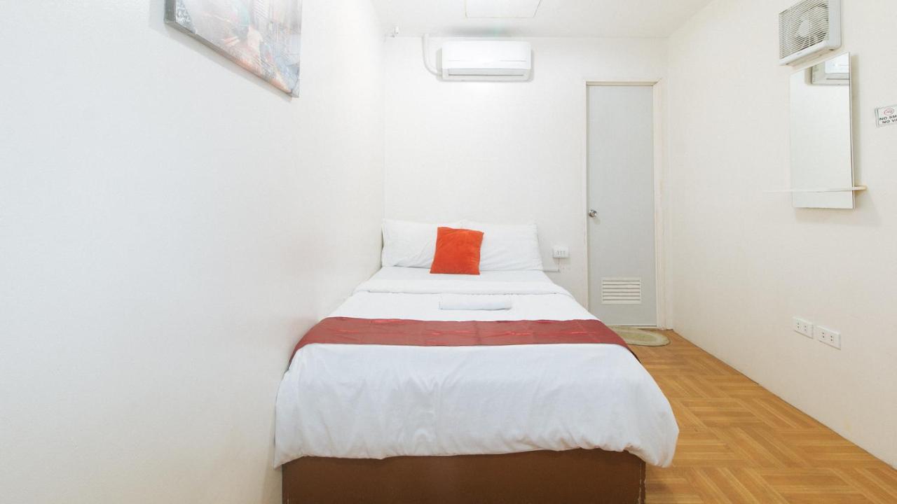 Nearest Hostel Pasay City By Reddoorz Buitenkant foto