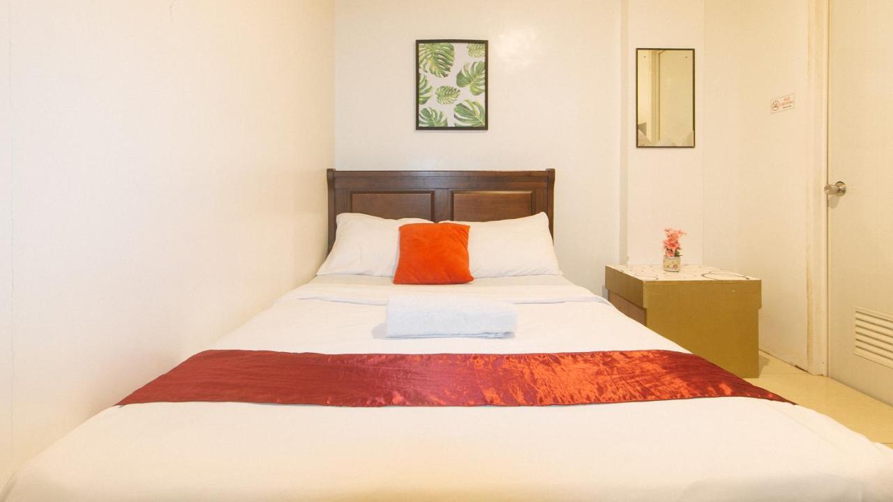 Nearest Hostel Pasay City By Reddoorz Buitenkant foto