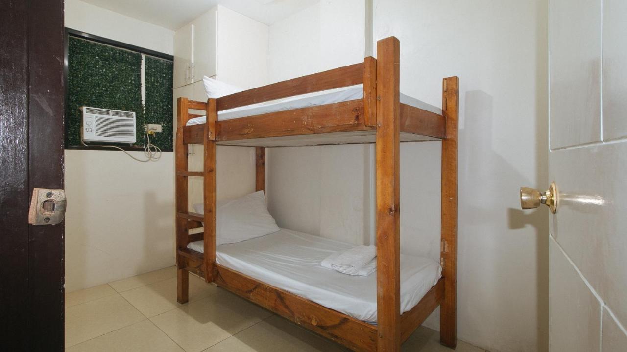 Nearest Hostel Pasay City By Reddoorz Buitenkant foto
