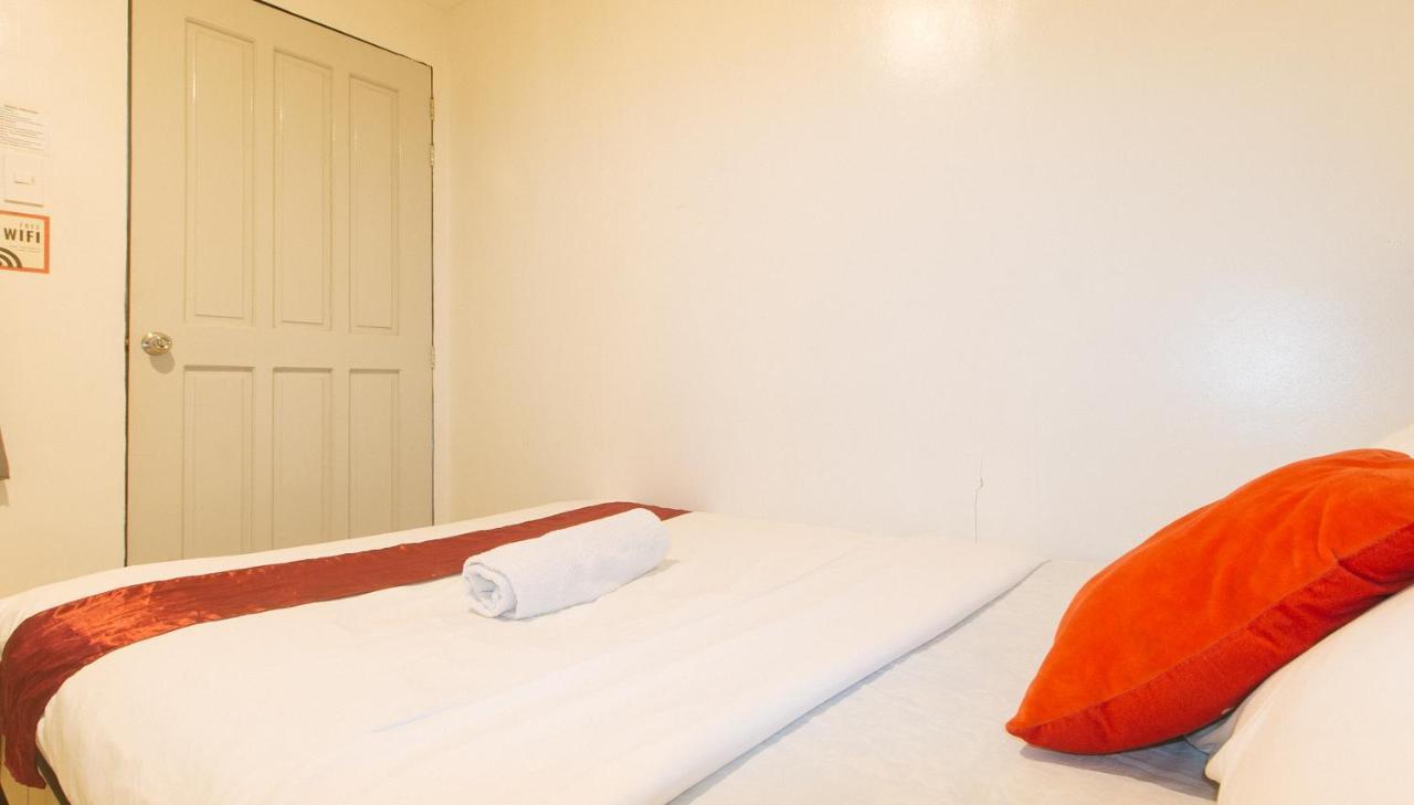 Nearest Hostel Pasay City By Reddoorz Buitenkant foto