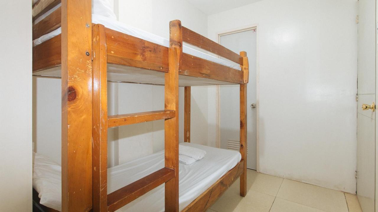Nearest Hostel Pasay City By Reddoorz Buitenkant foto