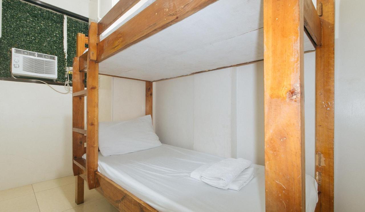 Nearest Hostel Pasay City By Reddoorz Buitenkant foto